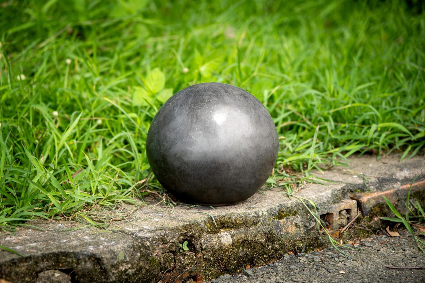 Keramik Gartenkugeln 4er-Set (12–28 cm) – frostfest, handgefertigt, wetterfest