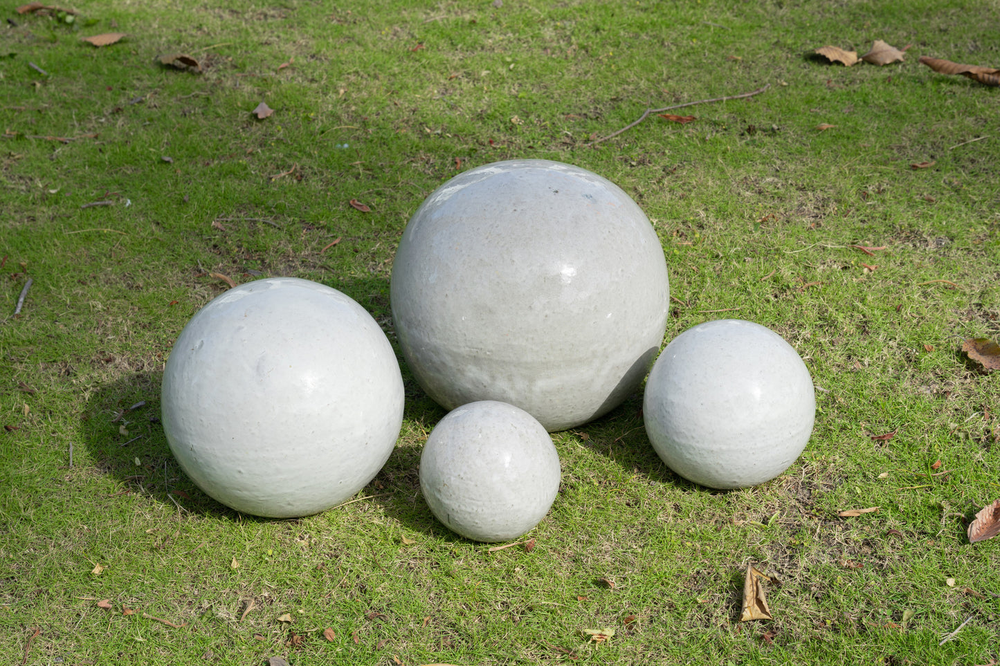Gartenkugeln Rosenkugeln Keramik 3er Set Grau-Weiß glasiert