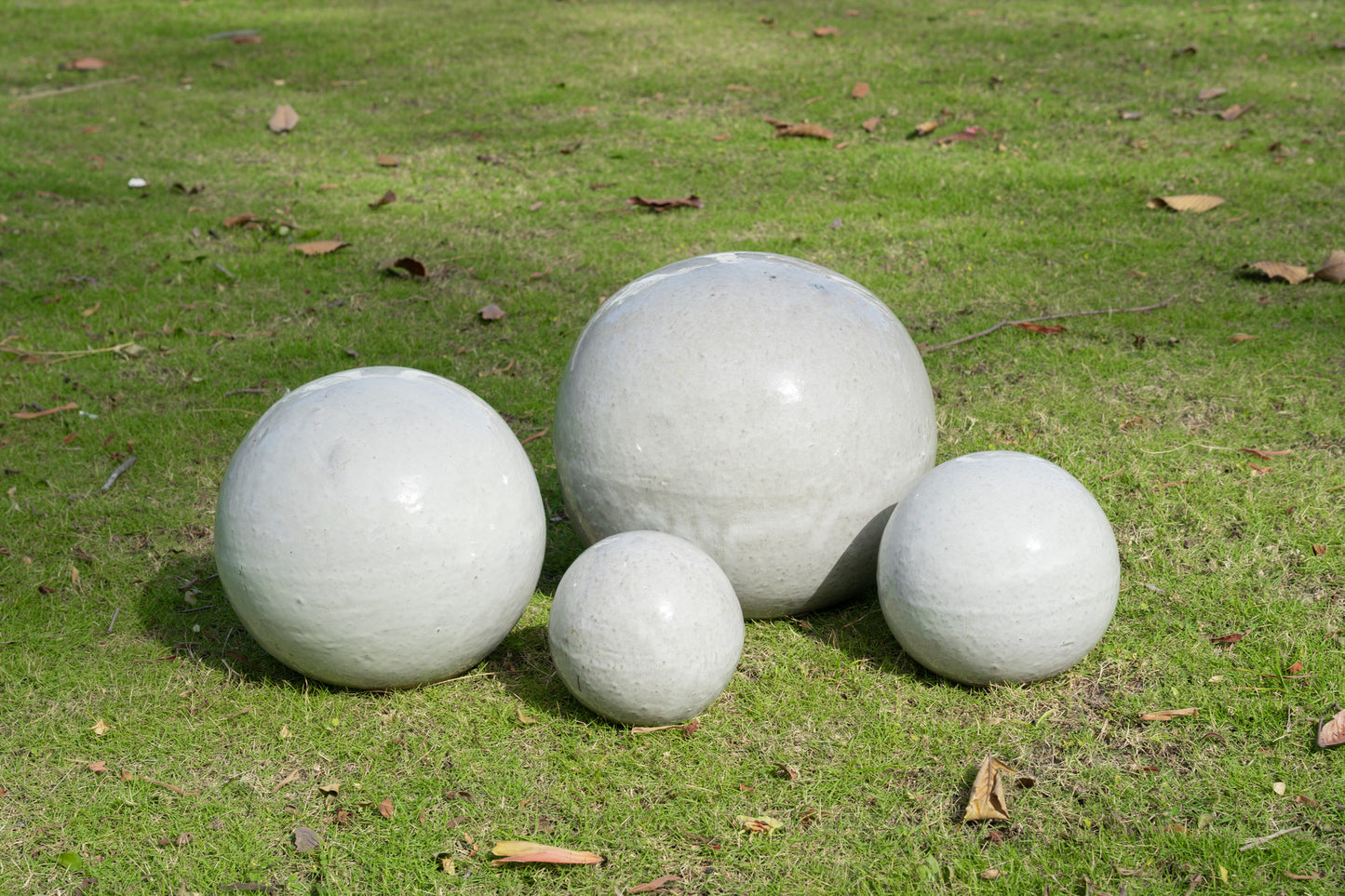 Gartenkugeln Rosenkugeln Keramik 3er Set Grau-Weiß glasiert