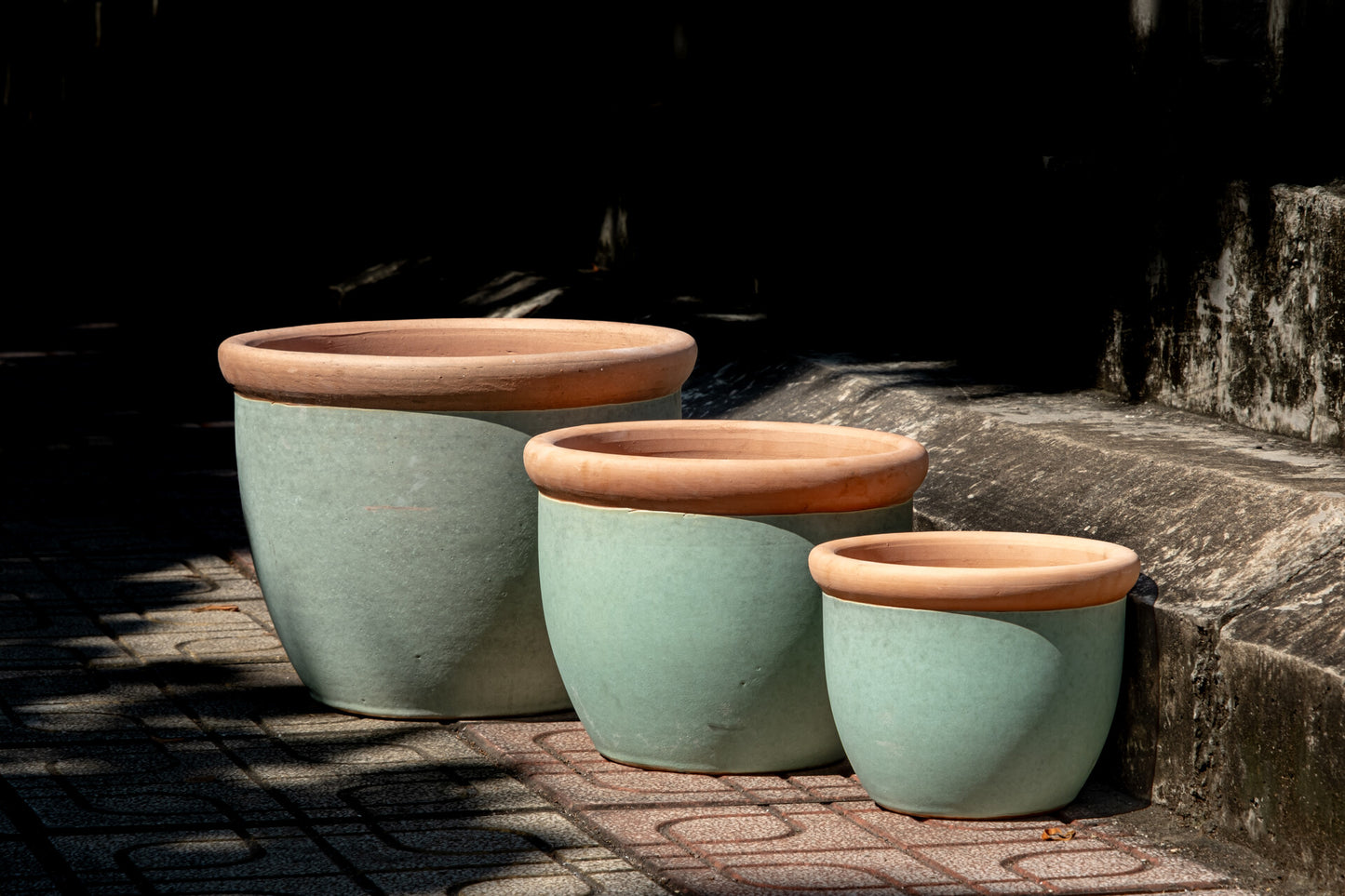 Frostfester Blumentopf 32cm: Modernes Design für Garten & Balkon