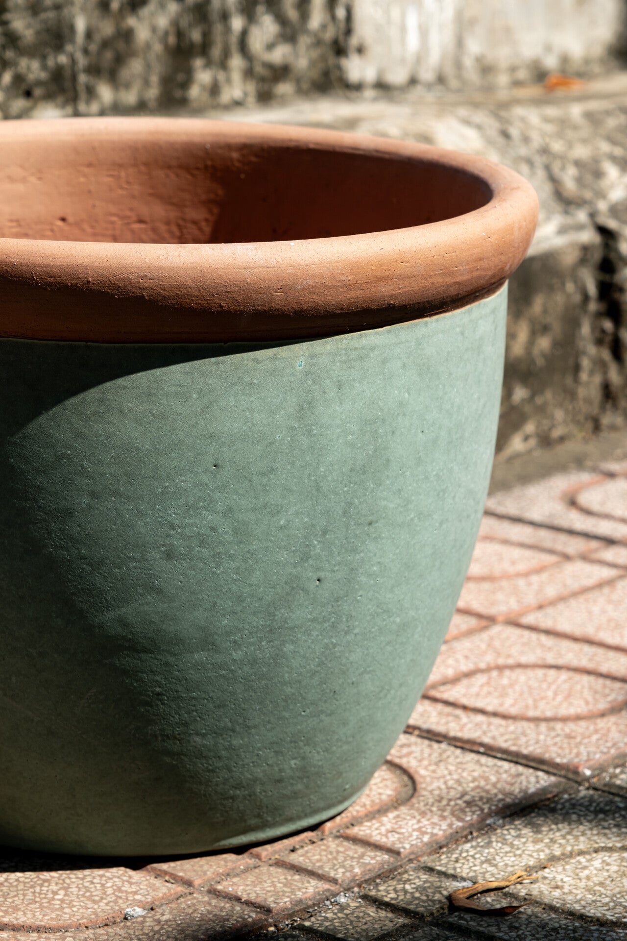 Frostfester Blumentopf 32cm: Modernes Design für Garten & Balkon