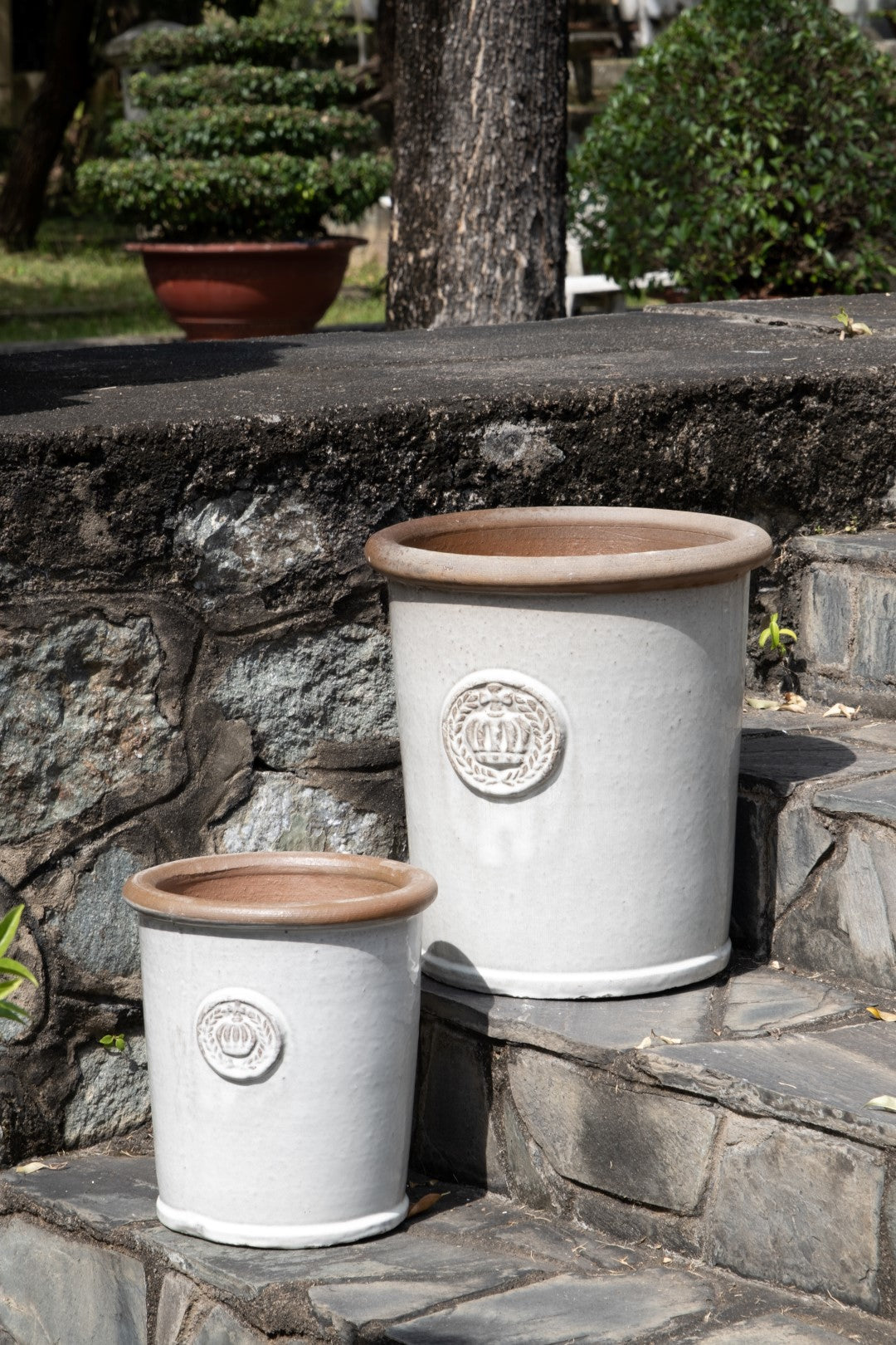 Provence Pflanzkübel mit 2 Kronen - Handgefertigt für Ihren Garten 33x38cm October Gray