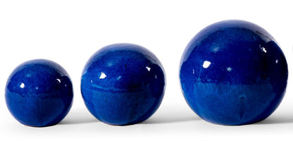 Boule de jardin en céramique émaillée bleu roi 16 cm