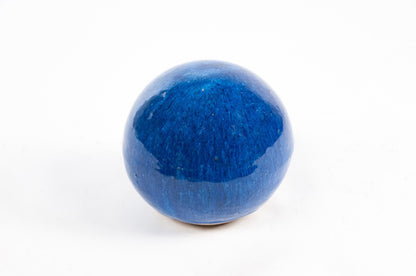 Boule de jardin en céramique émaillée bleu roi 16 cm