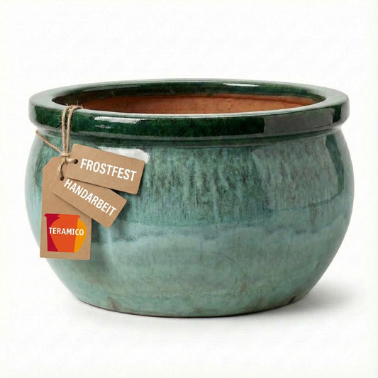 Handgefertigtes, bauchiges Pflanzgefäß aus Keramik in Moosgrün, glasiert und absolut frostfest für Garten und Terrasse.
