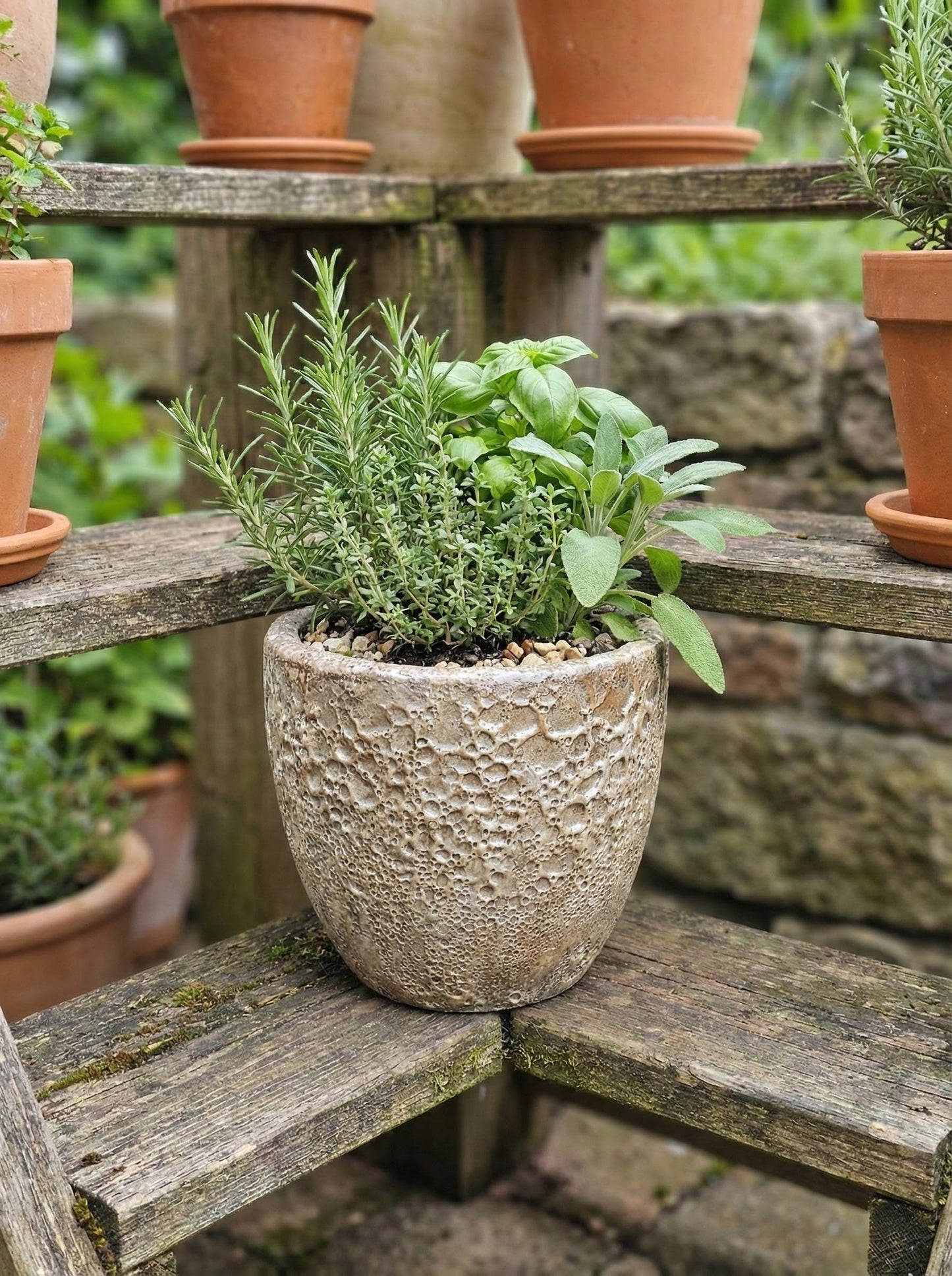 Keramik Pflanzgefäß "Egg Pot" Lava Weiß Ø 38cm – Geschliffen & Struktur