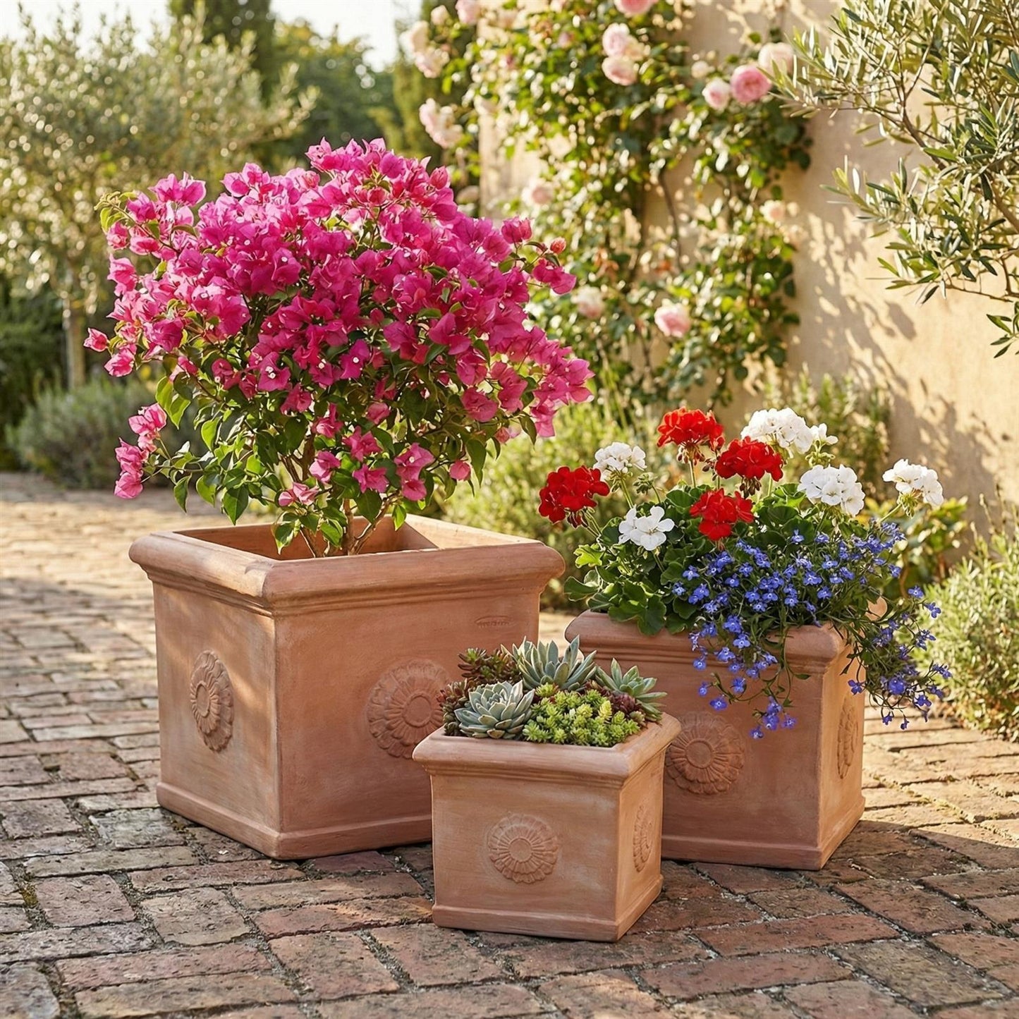 Terrakotta Pflanzgefäß eckig mit Rosette 31cm – Handgefertigt & frostfest | Teramico