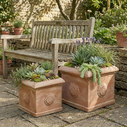 Terrakotta Pflanzgefäß eckig mit Rosette 31cm – Handgefertigt & frostfest | Teramico