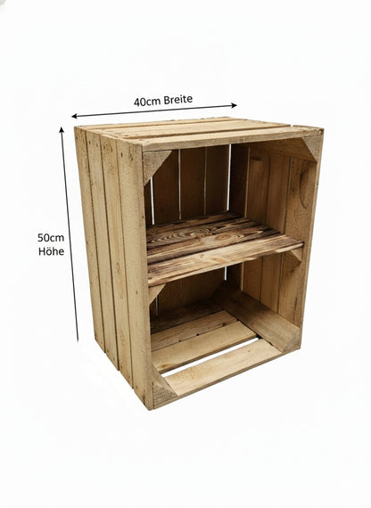 Detailansicht alte Holzkiste Vintage Natur mit fest eingebautem Querboden (Regalfach).