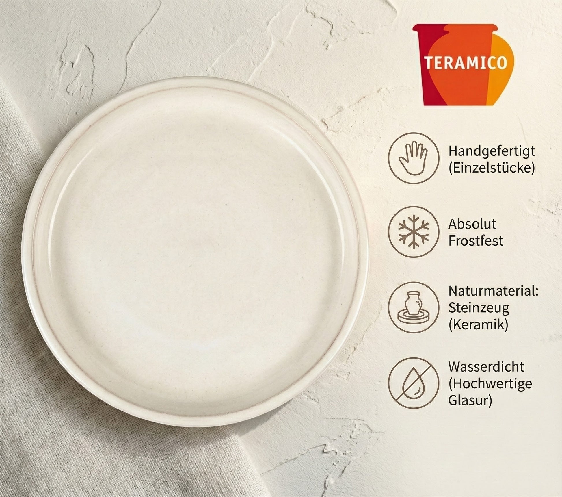 Massive Keramikschale flach grau-weiß als Vogeltränke im Garten