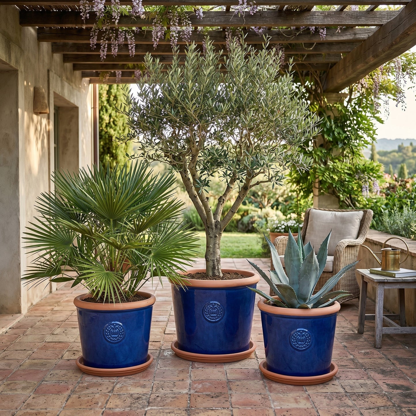 Teramico Pflanzgefäß-Set Provence Royal Blau mit Terracotta-Teller