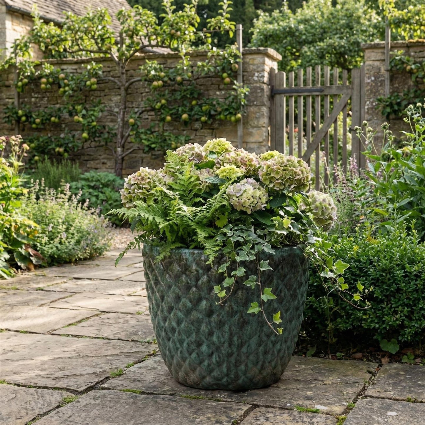 Pflanzgefäß Keramik "Bubble" Grün – Struktur & Frostfest (EggPot)