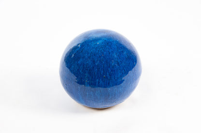 Boule de jardin en céramique émaillée bleu roi 16 cm