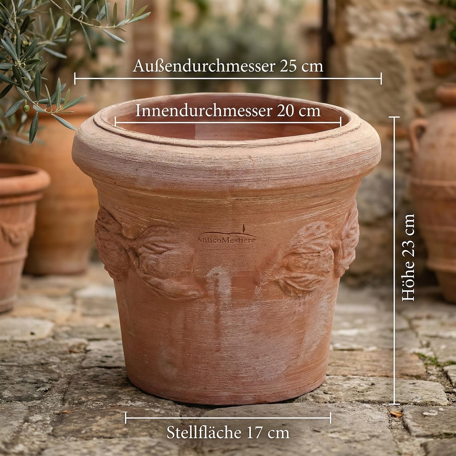 Detailansicht des handgearbeiteten Terrakotta Gefäßes Limoni mit charakteristischem Limonenmuster und natürlichen Farbvariationen.